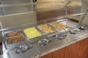 Buffet - Comfort Inn & Suites At Dollywood Lane (Pigeon Forge)