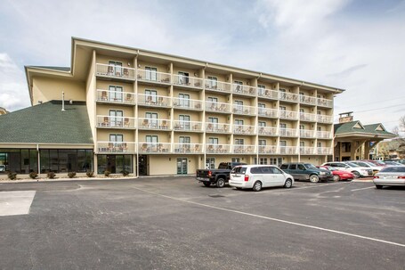 Comfort Inn Suites At Dollywood Lane - Image 20