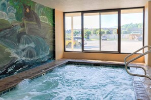 Indoor pool - Comfort Inn & Suites At Dollywood Lane (Pigeon Forge)