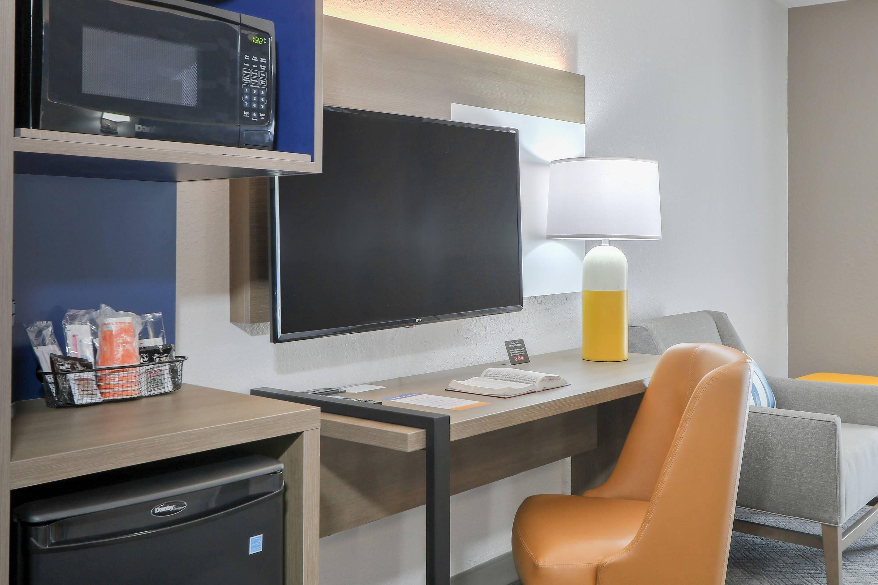 スタンダード ルーム キングベッド 1 台 バリアフリー 禁煙 | 高級寝具、セーフティボックス (室内)、遮光カーテン、アイロン / アイロン台