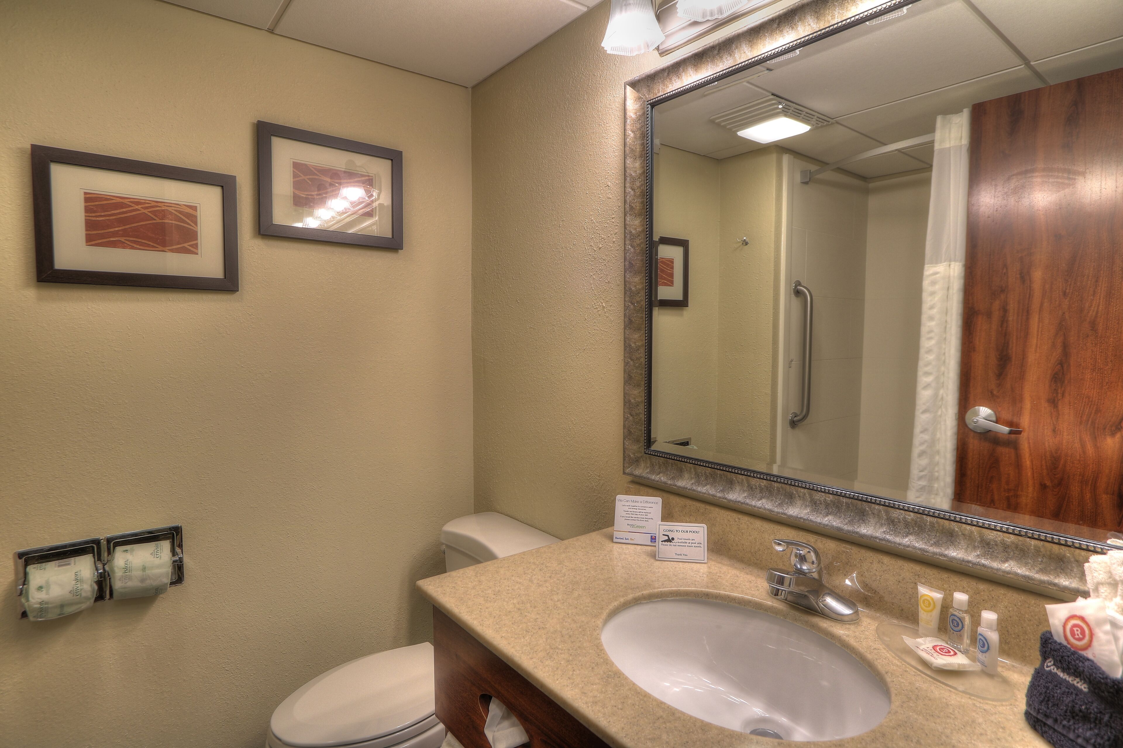 standard room, 2 queen beds, non smoking, mountain view | bathroom | combined shower/bathtub, hair dryer, towels