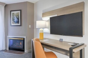 Premium bedding, in-room safe, blackout drapes, iron/ironing board - Comfort Inn & Suites At Dollywood Lane (Pigeon Forge)