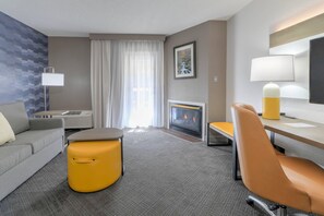 Premium bedding, in-room safe, blackout drapes, iron/ironing board - Comfort Inn & Suites At Dollywood Lane (Pigeon Forge)