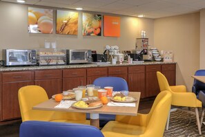 Free daily buffet breakfast - Comfort Inn & Suites At Dollywood Lane (Pigeon Forge)