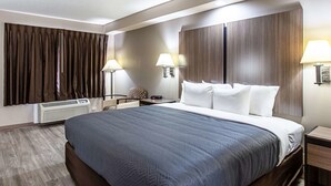 1 King Bed, Business Room, Nonsmoking