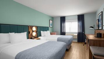 Phòng, 2 giường cỡ queen, không hút thuốc | Màn/rèm cản sáng, bàn ủi/dụng cụ ủi quần áo