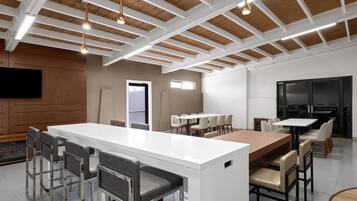 TĂ€gliches inbegriffenes FrĂŒhstĂŒck zur Selbstbedienung