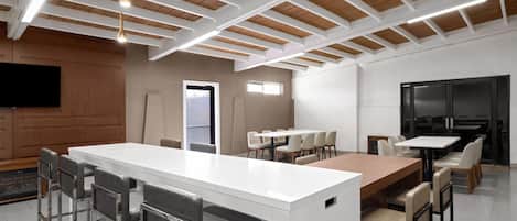 Free daily self-serve breakfast