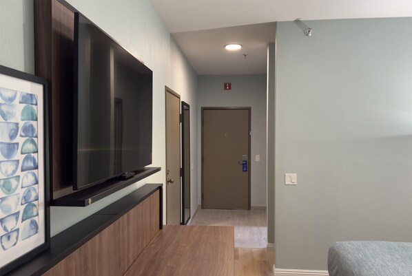 Zimmer, 1 King-Bett, barrierearm, Nichtraucher (Hearing, Tub W/Grab Bars)