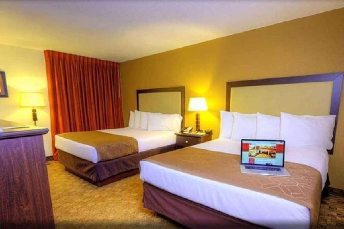 Ropa de cama de alta calidad, camas con pillow-top y escritorio