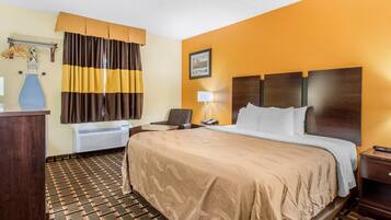 Standard Room, 1 King Bed, Non Smoking | Desk, iron/ironing board, free WiFi, bed sheets