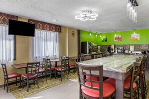 Desayuno continental gratuito y diario