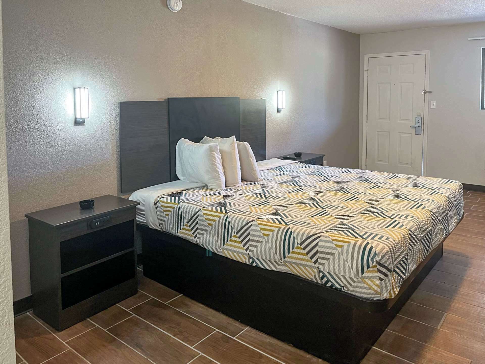 Desk, laptop workspace, free WiFi, bed sheets