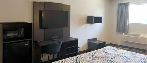 Schreibtisch, laptopgeeigneter Arbeitsplatz, kostenloses WLAN