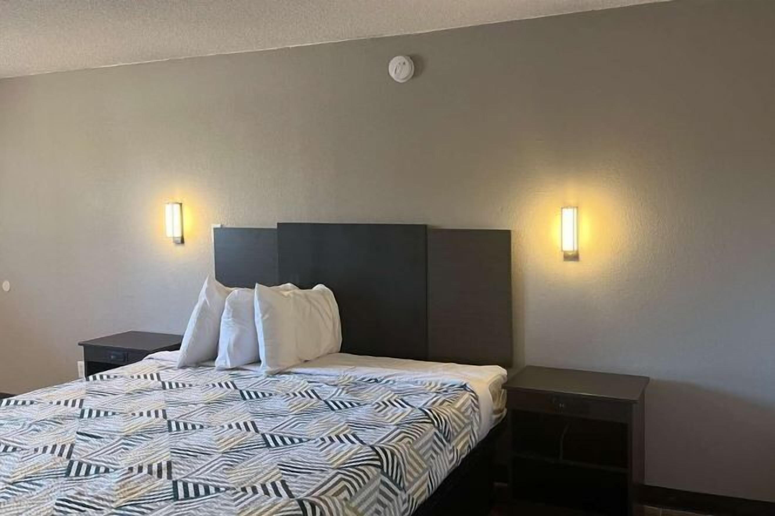 Bureau, espace de travail pour ordinateur portable, Wi-Fi gratuit