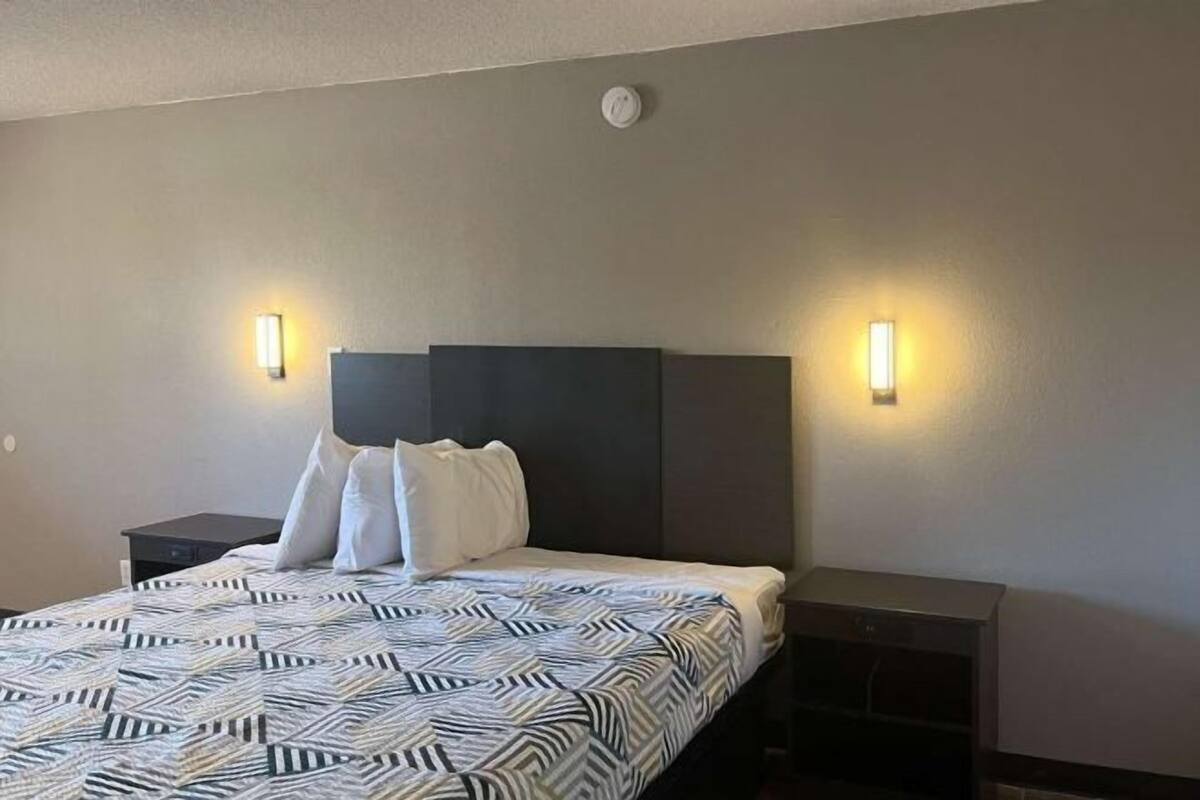 Bureau, espace de travail pour ordinateur portable, Wi-Fi gratuit