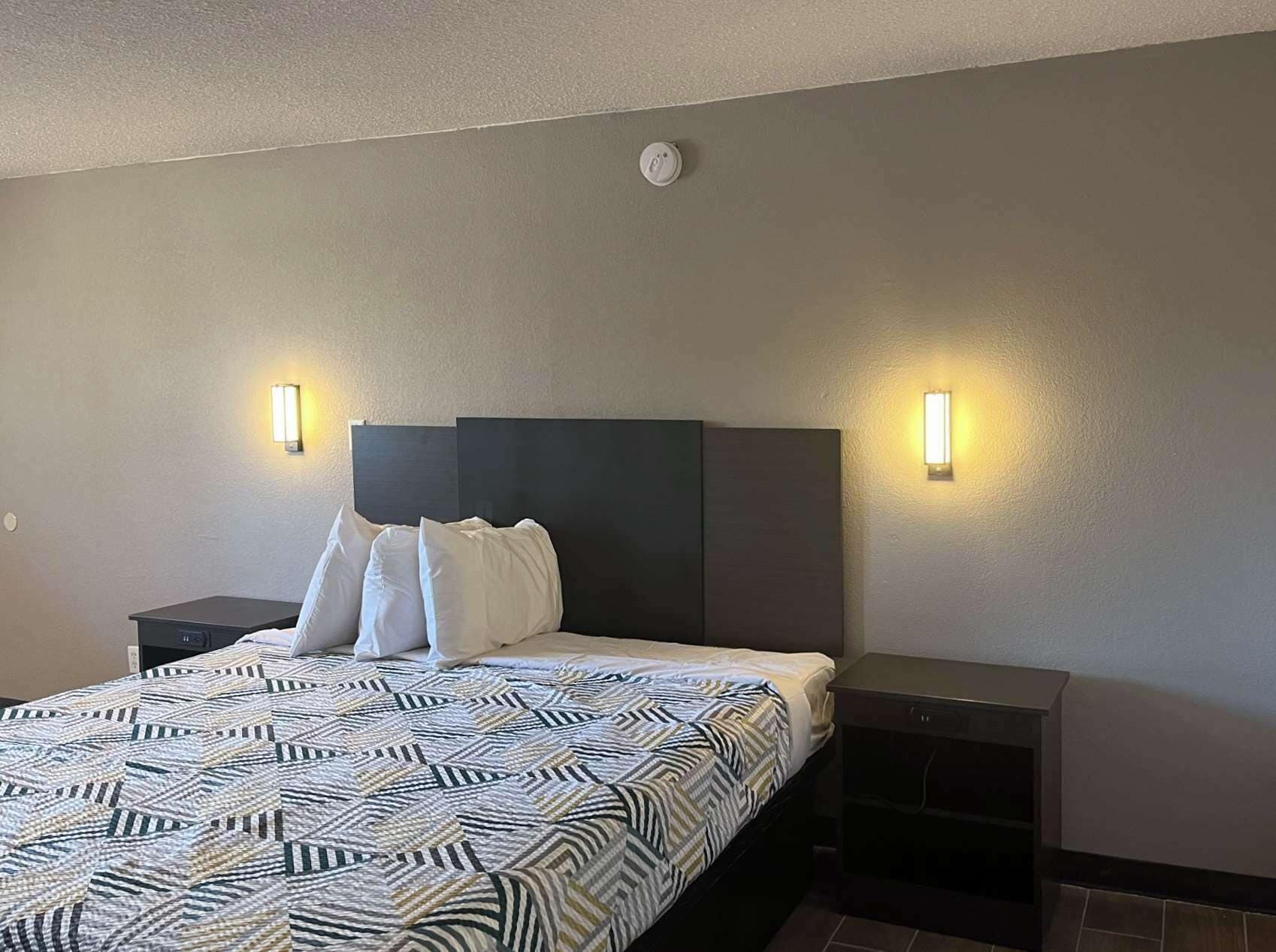 Escrivaninha, espaço de trabalho para notebook, Wi-Fi de cortesia