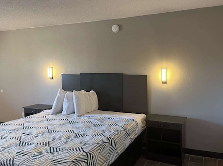 Escrivaninha, espaço de trabalho para notebook, Wi-Fi de cortesia. Motel 6 Hurricane, WV