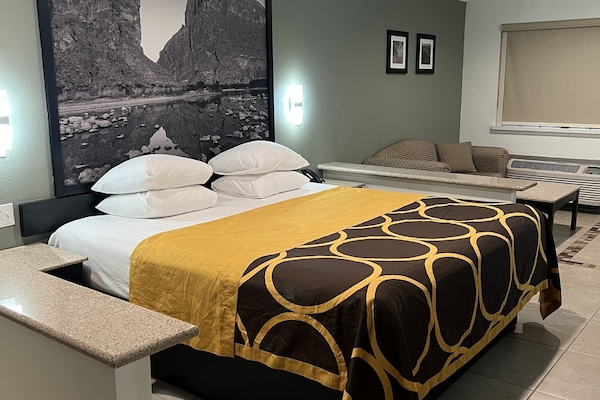 Suite, 1 cama de matrimonio grande, no fumadores | Escritorio, tabla de planchar con plancha, camas supletorias