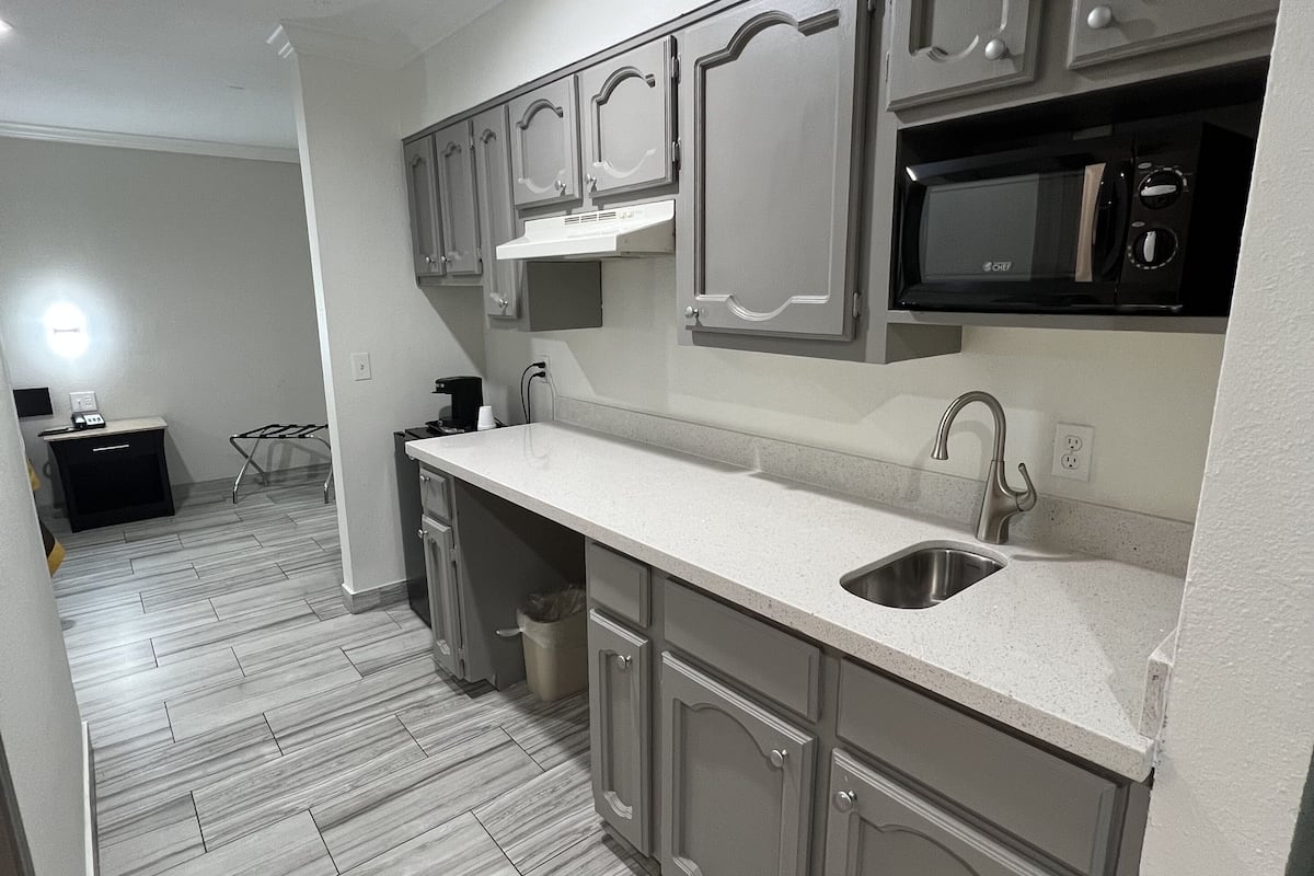 suite (1 king and 1 queen bed) | private kitchen | fridge, microwave, coffee/tea maker