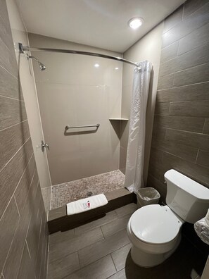 Suite, 1 King Bed, Non Smoking | Bathroom | Free toiletries, hair dryer, towels