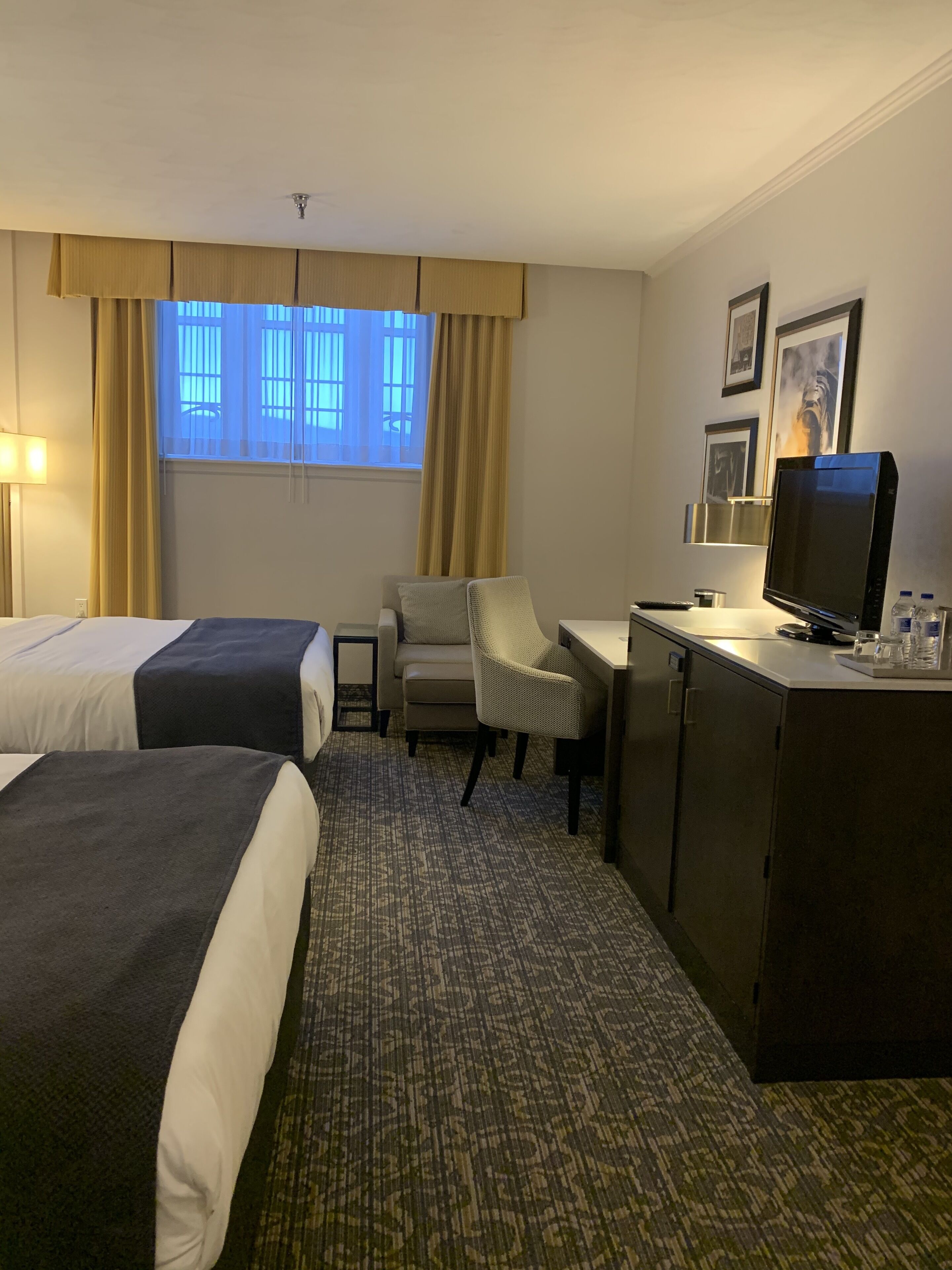 hypo-allergenic bedding, in-room safe, desk, laptop workspace