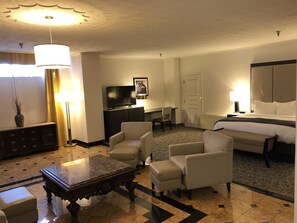 Hypo-allergenic bedding, in-room safe, desk, laptop workspace