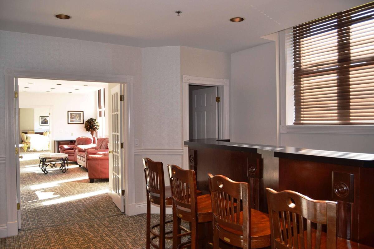 Studio Suite, 1 King Bed with Sofa bed, Non Smoking | Premium bedding, in-room safe, desk, laptop workspace