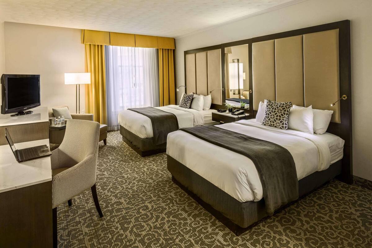 Premium bedding, in-room safe, desk, laptop workspace