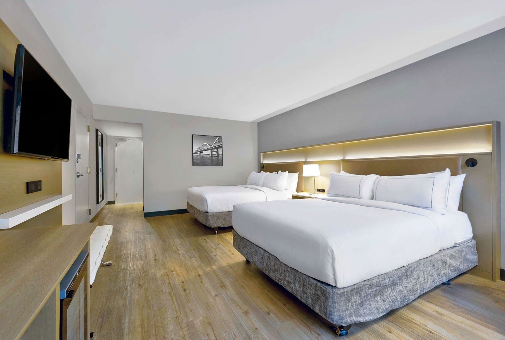 Premium bedding, in-room safe, desk, blackout drapes