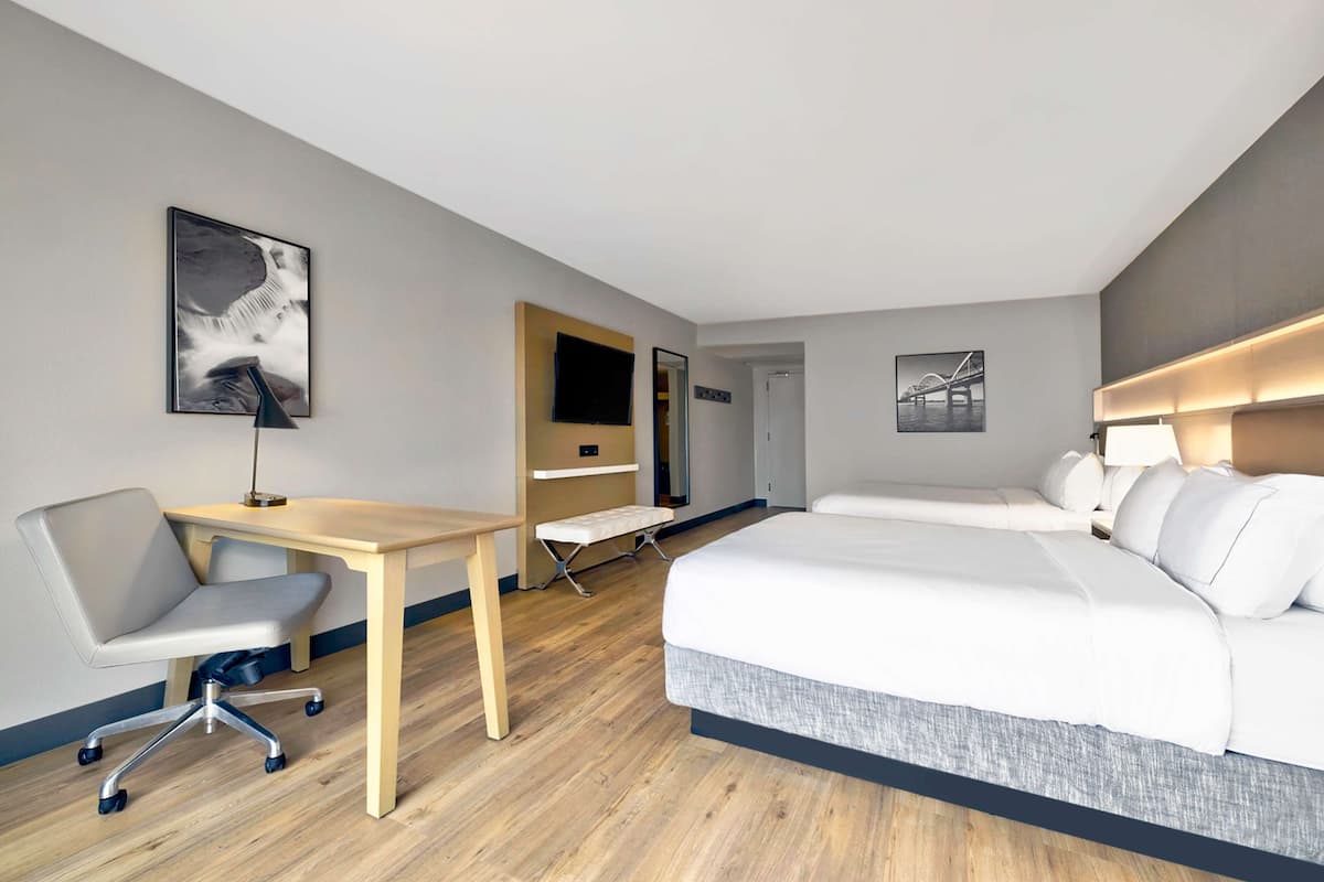 Premium bedding, in-room safe, desk, blackout drapes