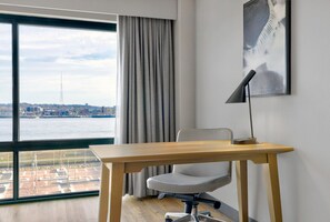 Premium bedding, in-room safe, desk, blackout drapes