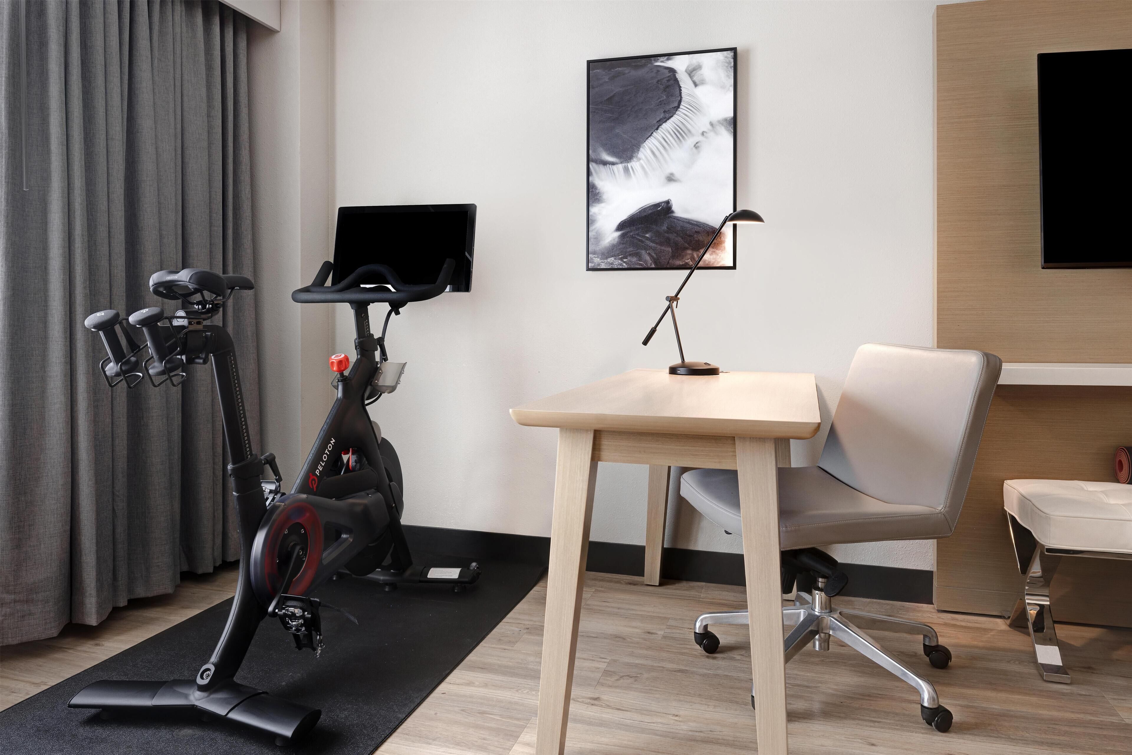 ห้องพัก, เตียงคิงไซส์ 1 เตียง | เครื่องนอนระดับพรีเมียม, ตู้นิรภัยในห้องพัก, โต๊ะทำงาน, ผ้าม่านกันแสง