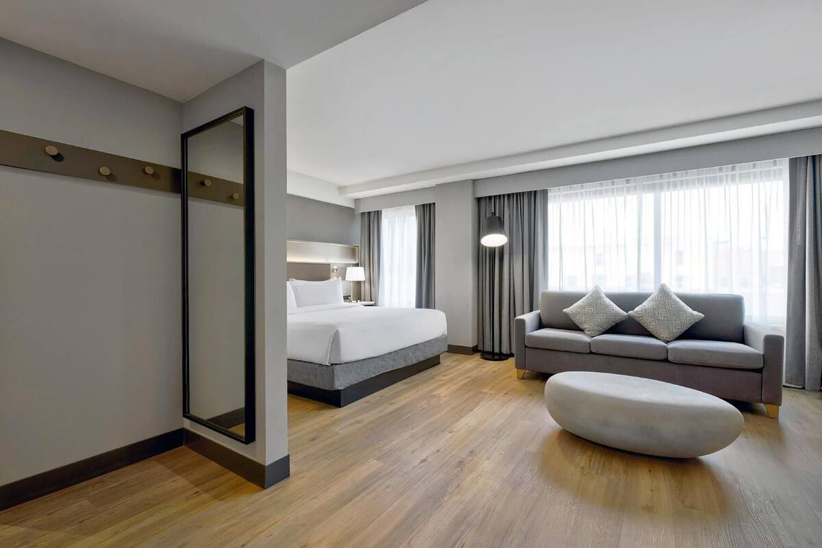 Premium bedding, in-room safe, desk, blackout drapes