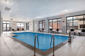 Indoor pool - DoubleTree by Hilton Davenport (Davenport)
