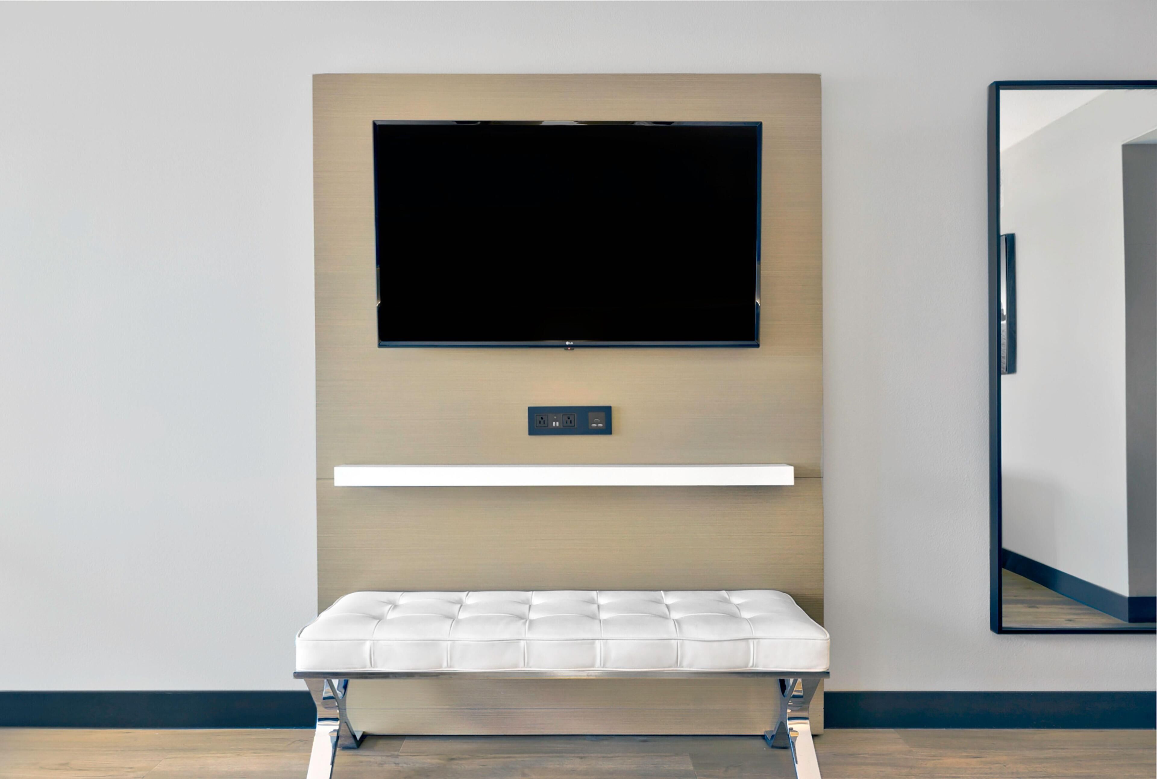 Premium bedding, in-room safe, desk, blackout curtains