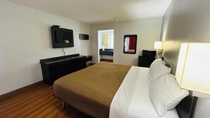 Desk, iron/ironing board, free WiFi, bed sheets - Super 7 Inn Tupelo (Tupelo)