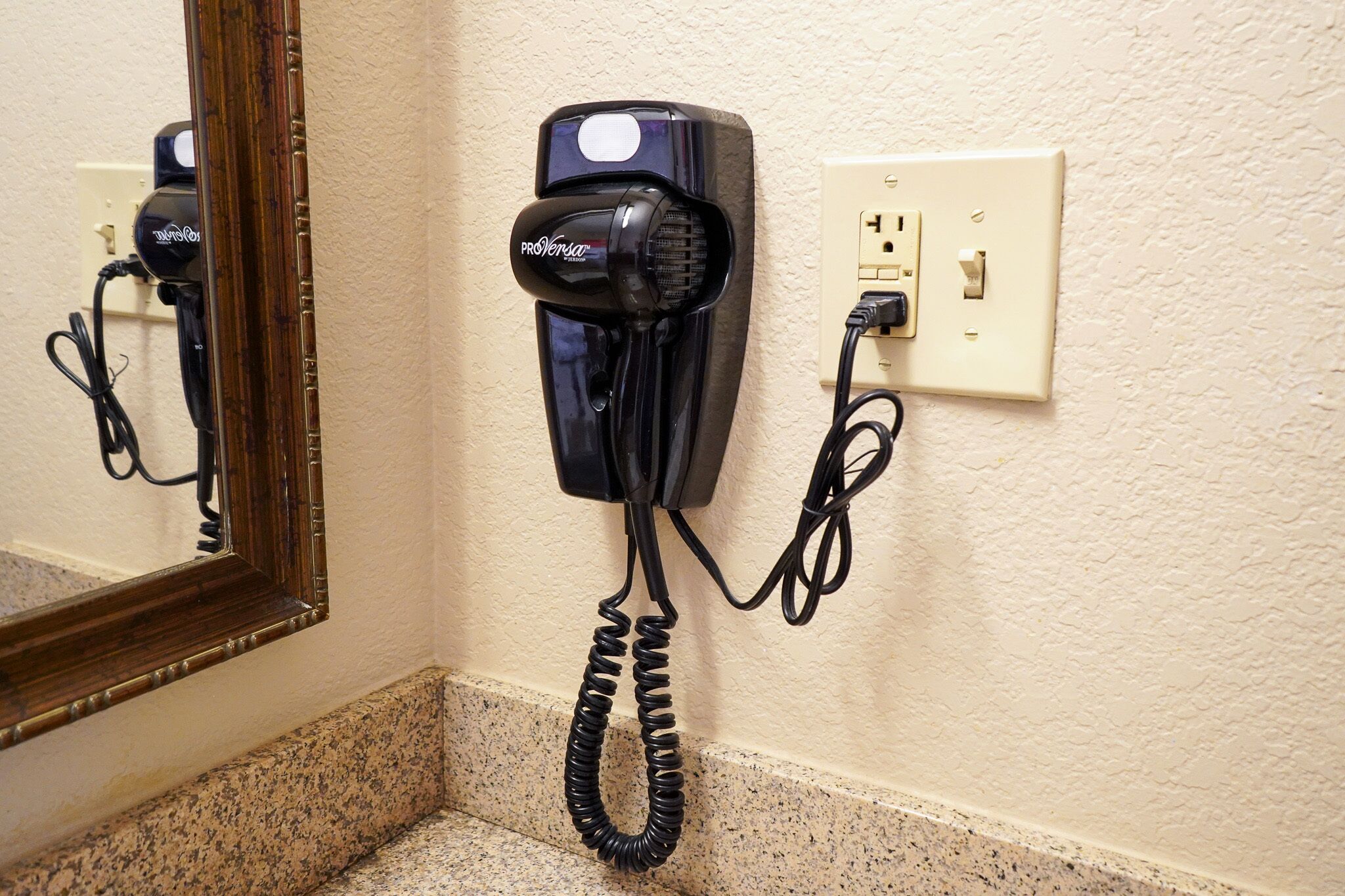 combined shower/bathtub, free toiletries, hair dryer, towels