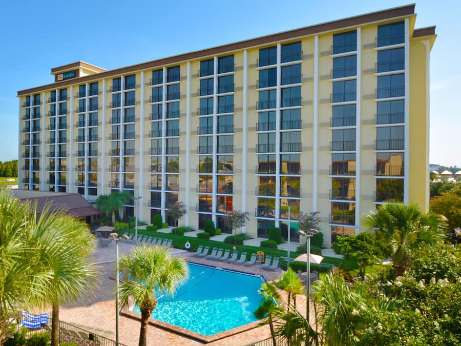 Outdoor pool, open 9:00 AM to 10:00 PM, pool umbrellas, sun loungers