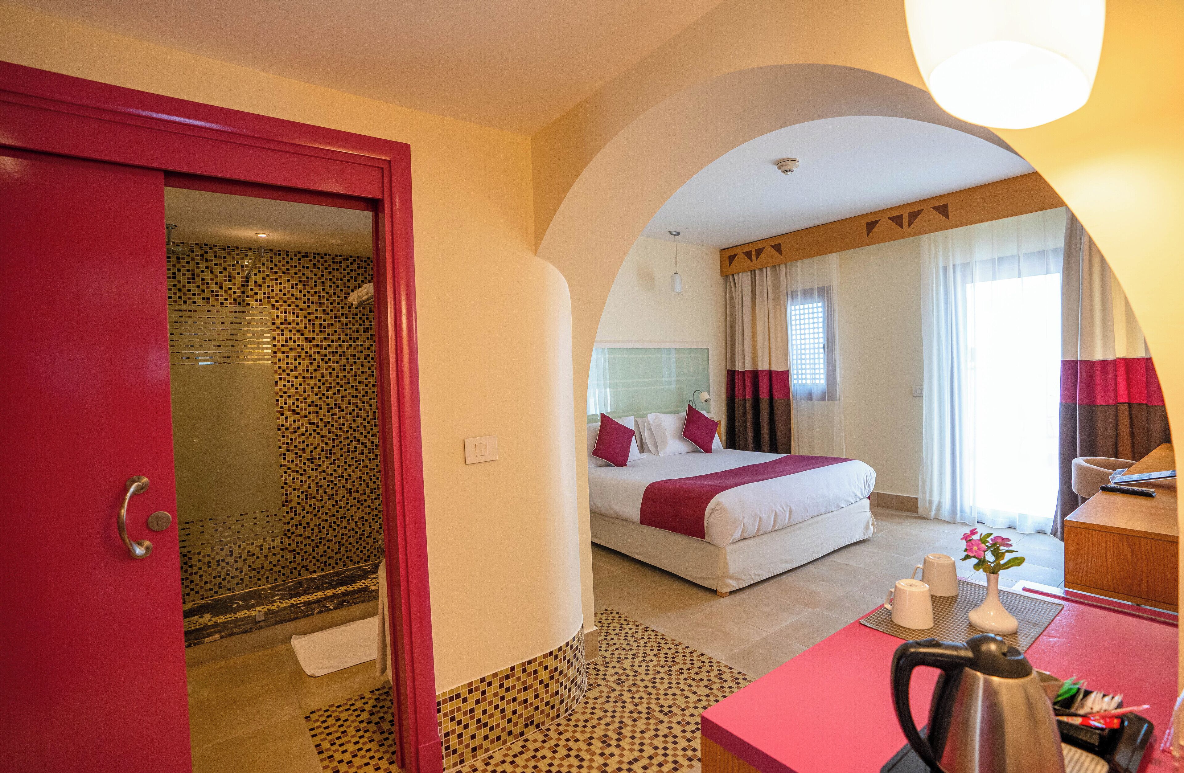 Minibar, una cassaforte in camera, ferro/asse da stiro, lenzuola