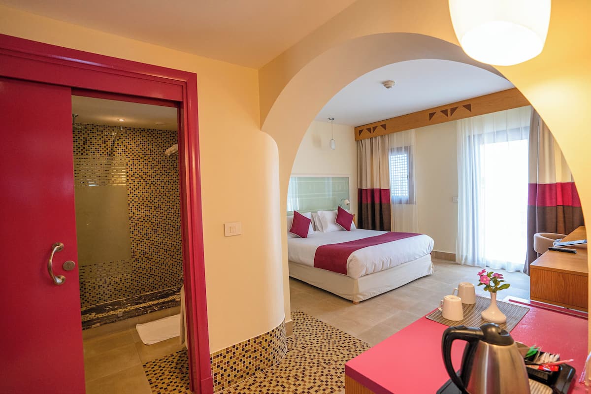 Minibar, una cassaforte in camera, ferro/asse da stiro, lenzuola