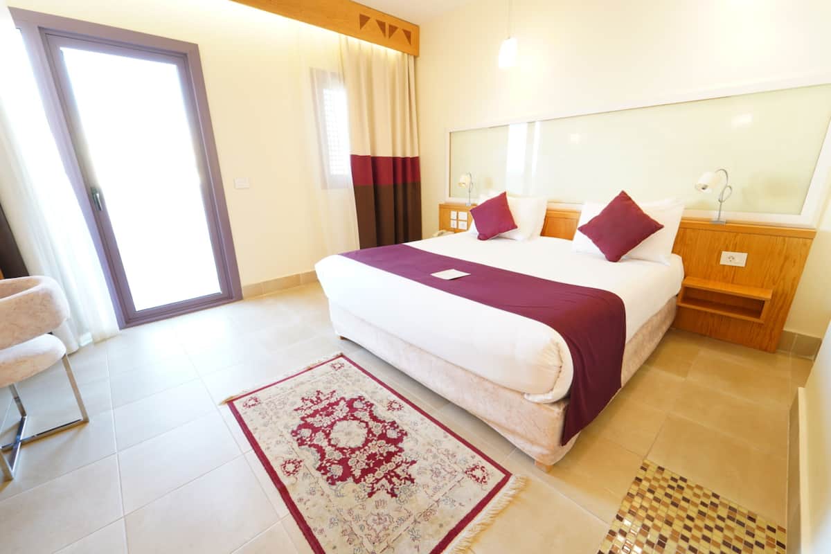 Suite Superior, 1 letto king (Pool Side) | Minibar, una cassaforte in camera, ferro/asse da stiro, lenzuola