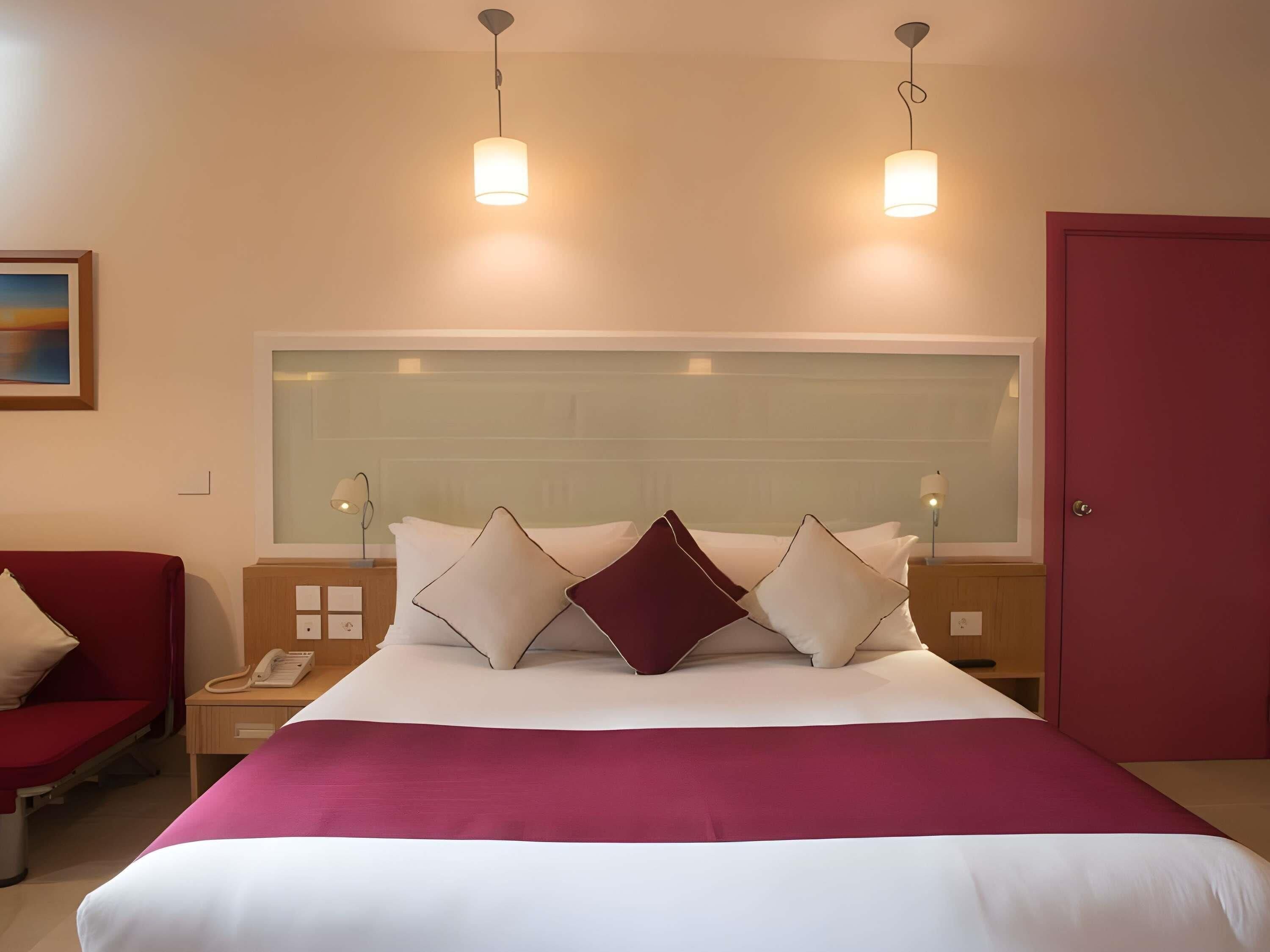 Superior Double Room, 1 Double Bed, Pool View | Minibar, in-room safe, iron/ironing board, bed sheets