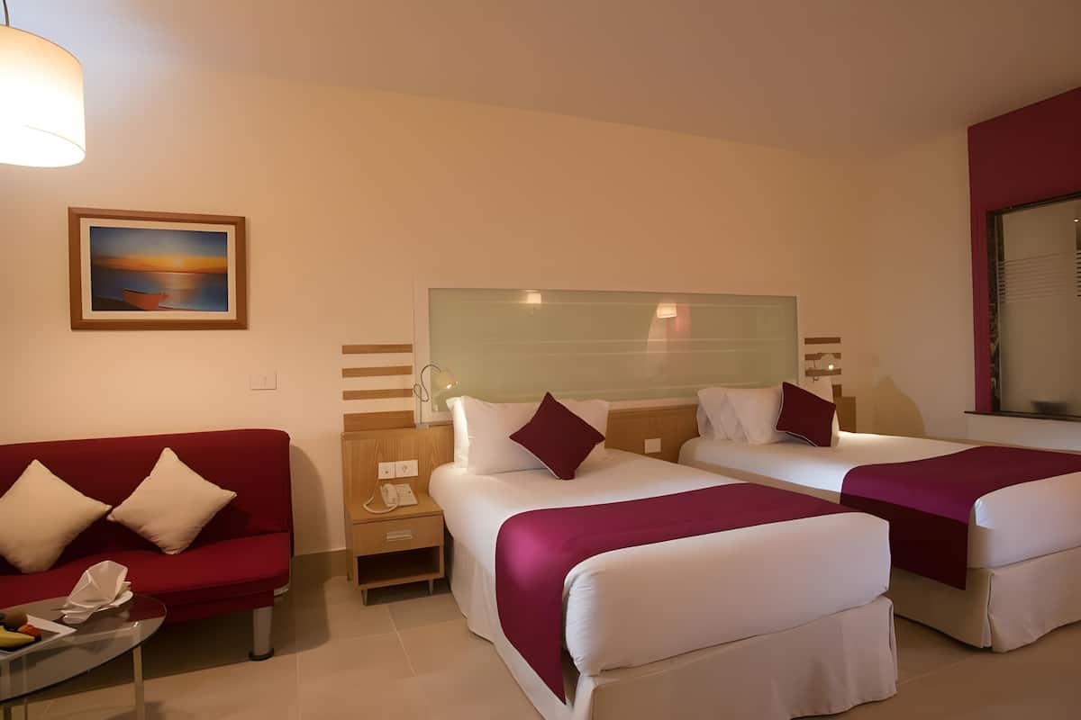 Superior Room, 2 Twin Beds | Minibar, in-room safe, iron/ironing board, bed sheets