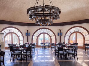 Minibar, in-room safe, iron/ironing board, bed sheets - Mercure Hurghada Hotel (Hurghada)