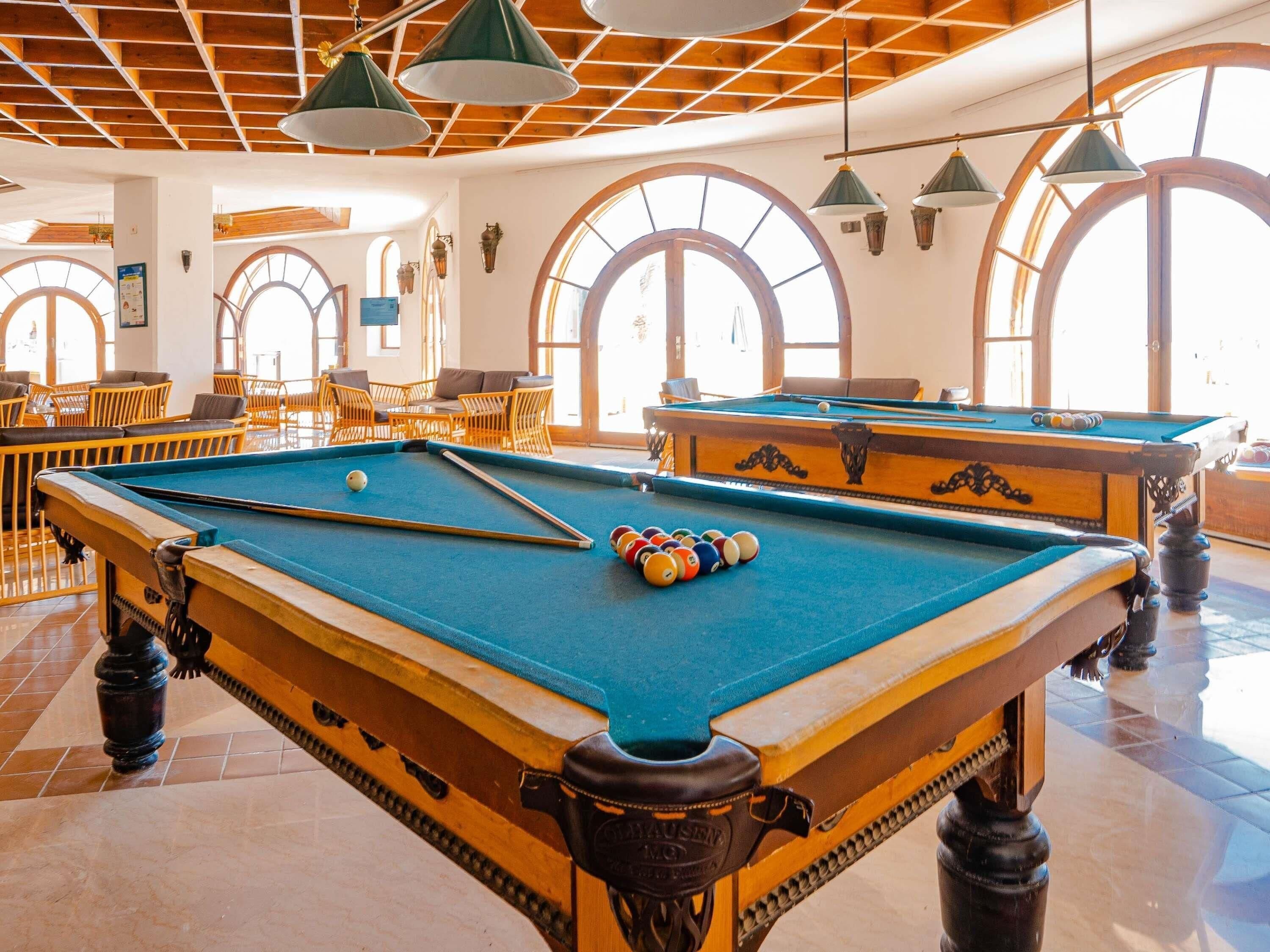 Minibar, in-room safe, iron/ironing board, bed sheets