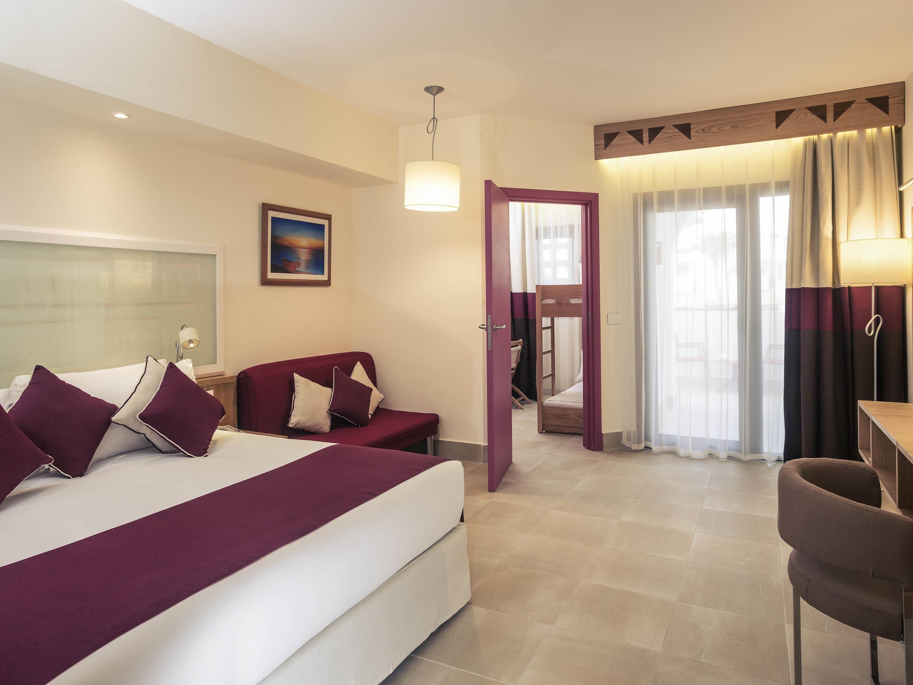 Minibar, in-room safe, iron/ironing board, bed sheets