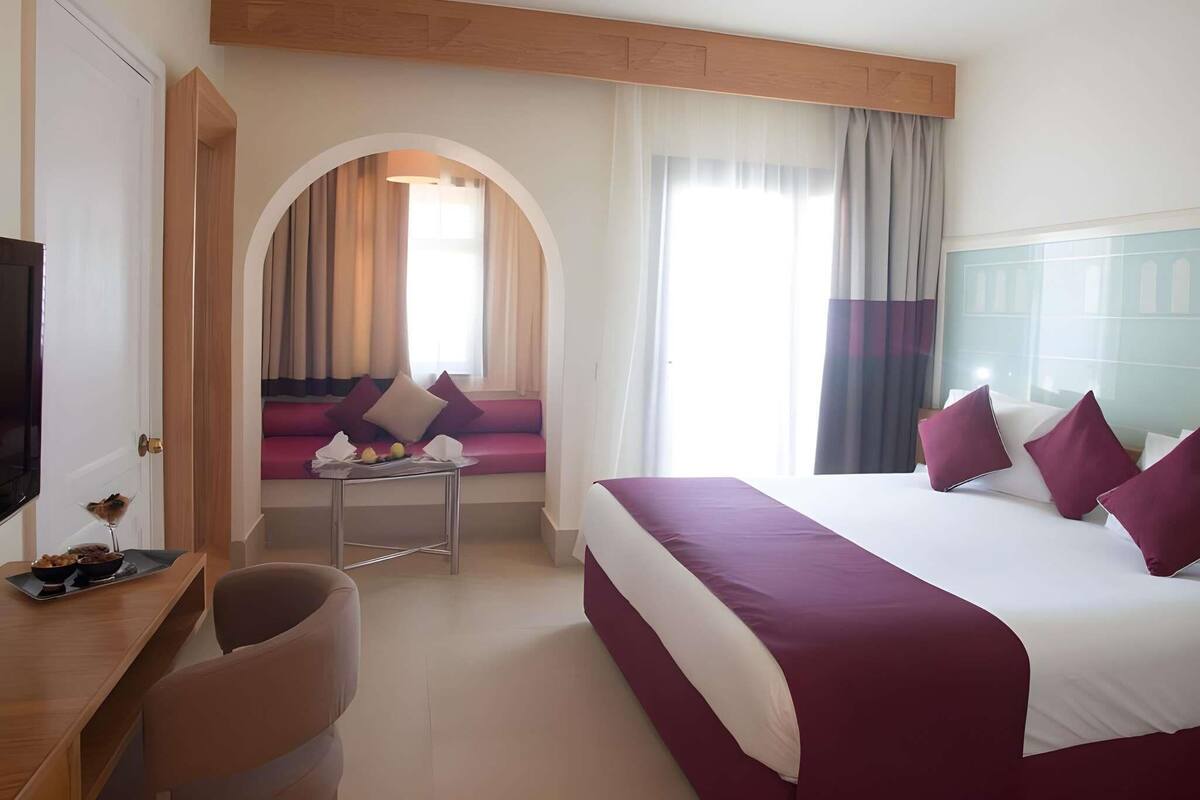 Standard Double Room, 1 Double Bed, Garden View | Minibar, in-room safe, iron/ironing board, bed sheets