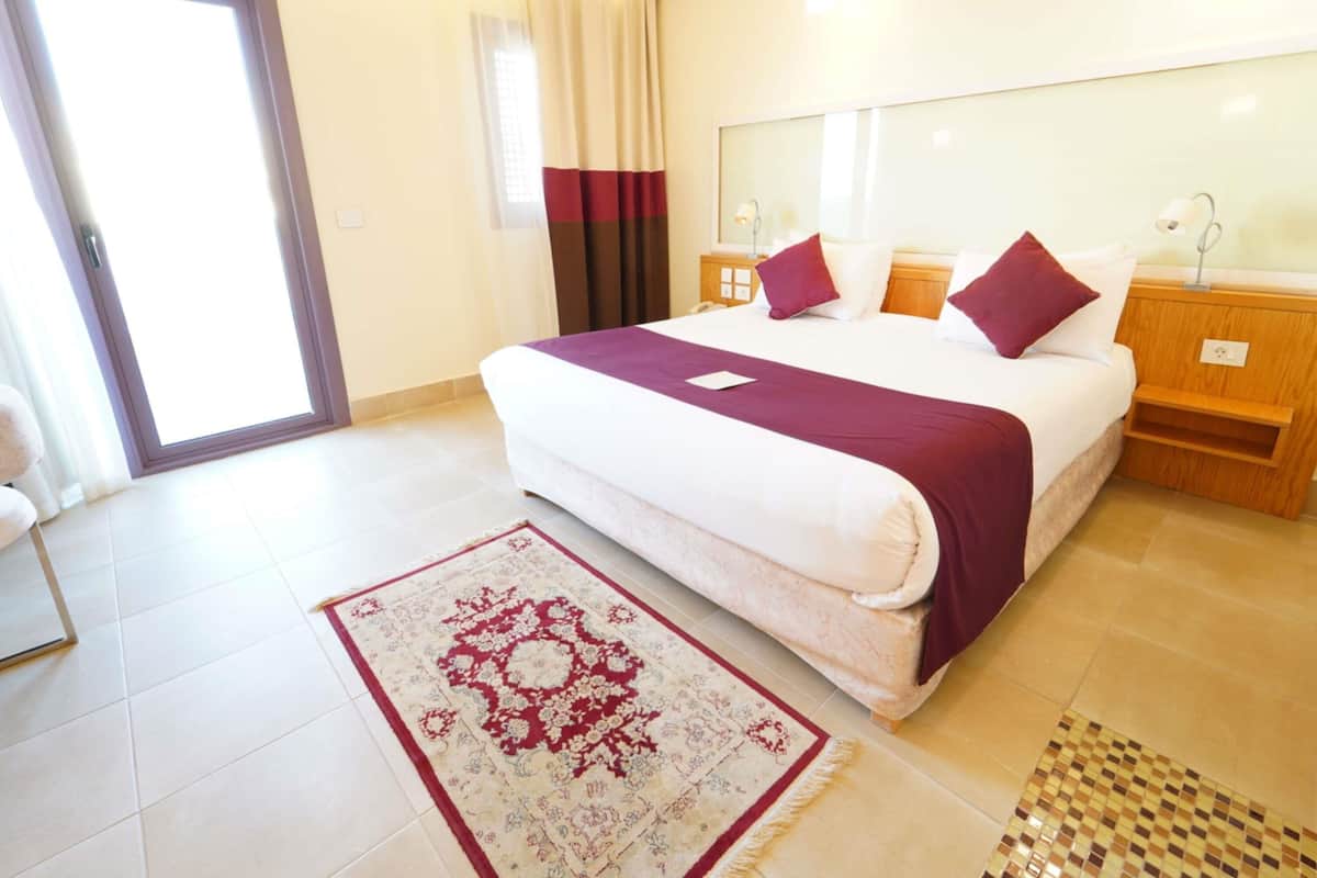 Superior Suite, 1 King Bed (Pool Side) | Minibar, in-room safe, iron/ironing board (on request), bed sheets