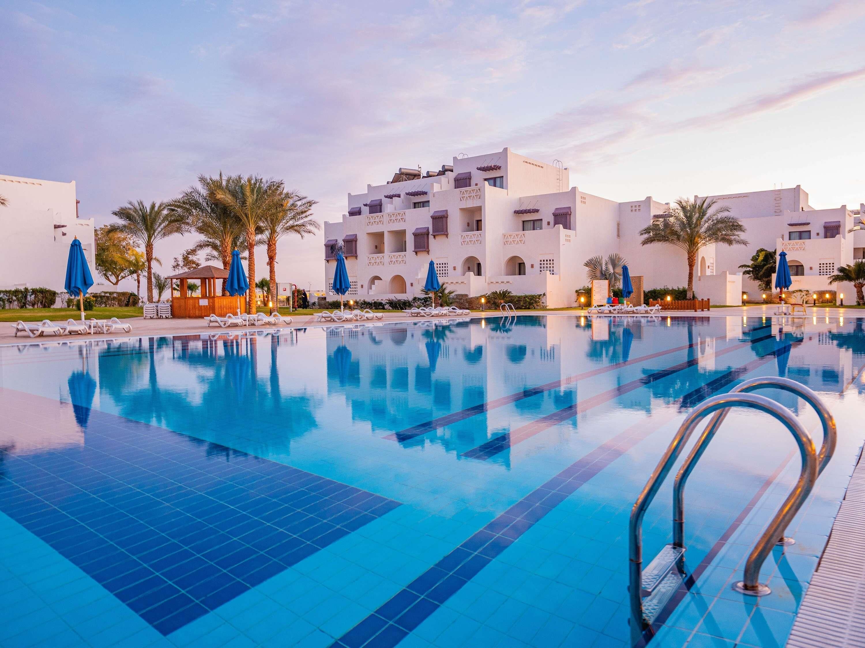 Minibar, in-room safe, iron/ironing board, bed sheets